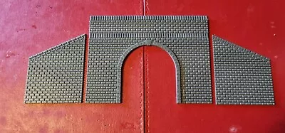 00 Gauge Single Track Tunnel Portal With Retaining Walls With Brick Detail • £9.90