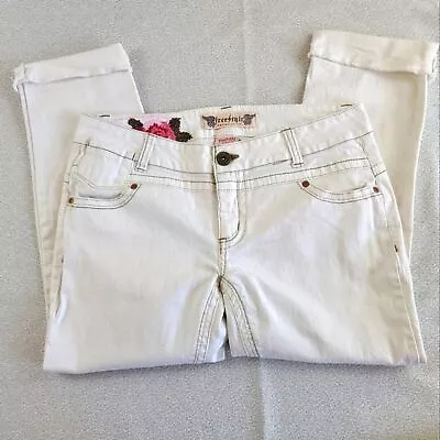 Freestyle Revolution Jrs Size 13 Ivory Stretch Denim Raw Hem Cropped Capri Jeans • $11.90