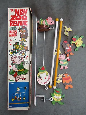 VINTAGE 1975 THE NEW ZOO REVUE MUSICAL CRIB MOBILE COMPETE W BOX FREDDIE FROG • $49.99