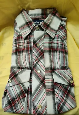 Wrangler Flannel Shirt Men's Plaid Western Long Sleeve Snap 2 Pocket 100% Cotton • $17