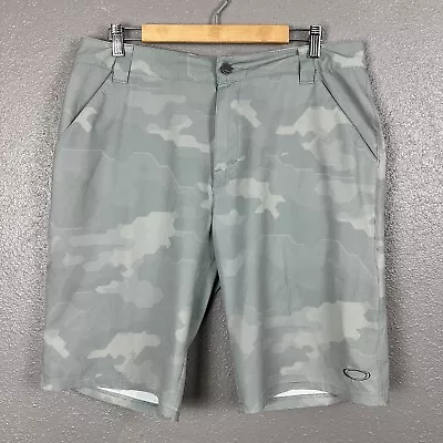 Oakley Golf Shorts Digital Camo Men’s 34 Camouflage Flat Front Casual Athletic • $23