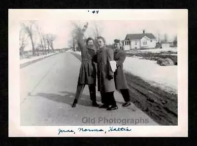 1944 3 Wild Women June Norma Hattie Party Road Old/vintage Photo Snapshot- K392 • $7.99