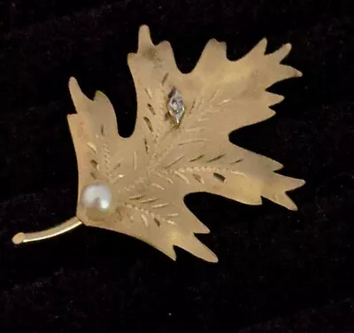 Vtg 12K Gold Filled Genuine Pearl Diamond Etched Oak Leaf Brooch • $12.99