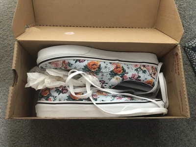 $35 • Buy Vans Womens US Size 8.5