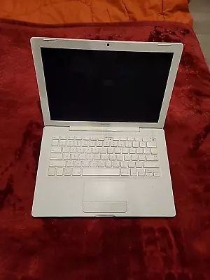 Apple MacBook A1181 13.3  Laptop 2GB 2007 - NOT WORKING - FOR PARTS ONLY • $40