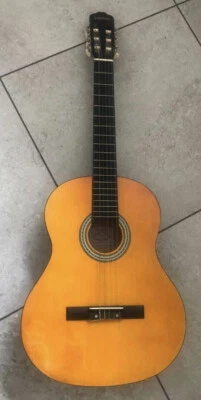 £10 • Buy Childrens CLIFTON Guitar
