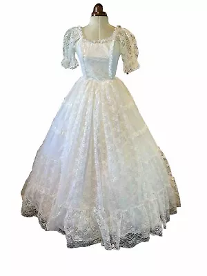 VINTAGE 1970/80’s VICTORIAN BALLGOWN STYLE WHITE LACE & CHIFFON WEDDING DRESS • £25