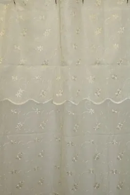VINTAGE NEW Daisy Sheer Scalloped Embroidered Fabric Shower Curtain Daisies • $24.99