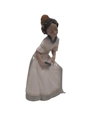 £9.99 • Buy Nao Figurine Girl With Dress Putting On Shoes Home Décor Ornament No Box 