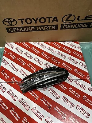 2021-2024 Toyota Venza Passenger Side Mirror Turn Signal Light  OEM Used • $39.95