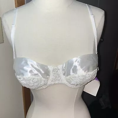 Vintage Maidenform Chantilly Lace Satin Convertible Bra Sz 36B White 80s 90s • $26