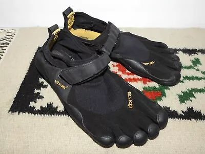 VIBRAM FIVEFINGERS Men's Barefoot Athletic Shoes Black Color Sz 43/9.5-10 Great • $24.99