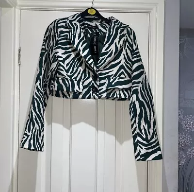 I Saw It First Green White Zebra Print Satin Cropped Button Blazer NWT Size 6 • £12.99