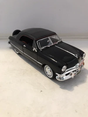 $49.95 • Buy Maisto 1950 Ford Crestliner Deluxe Custom 1:18 Scale Diecast Model Car