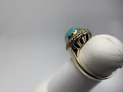 Lovely Vintage Turquoise And 14 Karat Yellow Gold Ring • $250