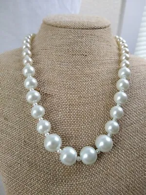 Vintage Unbranded Artificial Pearl Necklace 23  Ivory • $13.52