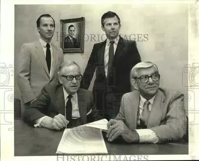 1981 Press Photo Rubenstein Brothers Sign Contract For New Store Lakeside Mall • $15.99