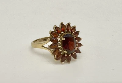 £139.99 • Buy 9ct Gold Flower Ring With Garnet Size Q