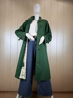 Burberrys Vintage Green Trench Coat Check • $250