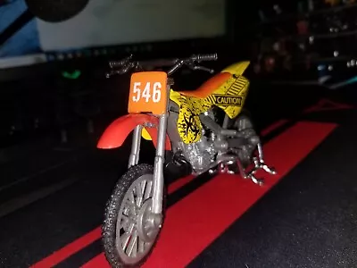 1:18 Scale Multi-Color Dirt Bike • $11.99