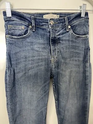 H&M HM Logg Women’s Size 27 Blue Medium Wash Denim- Ankle Fray -Jeans • $10.99