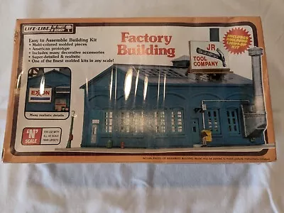 N Scale Factory Building • $10