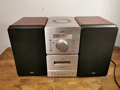 £19 • Buy Pair Of JVC SP-UXD88 Wooden HIFI Speakers And Cassette/CD Units, See Description