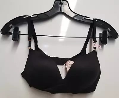 Victoria's Secret 11209306 Wireless Push-Up Bra Sz 34A Black • $29.94