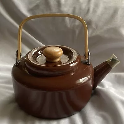 1983 Vintage Porcelain Enamel Tea Kettle 2 Quart Teapot Brown Wood Handle • $18.95