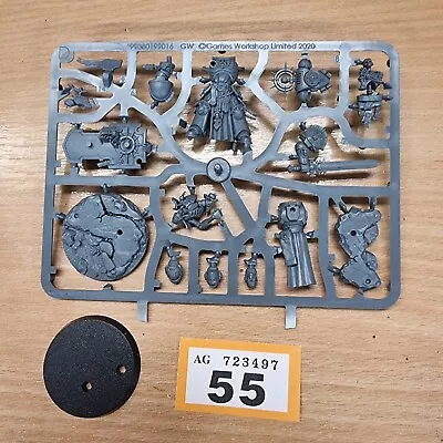 Warhammer Sprues -Warhammer 40k - Space Marines - Captain With Relic Shield (55) • £17