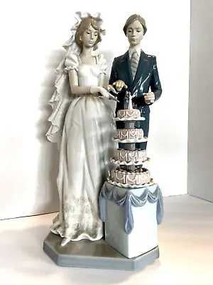 $475 • Buy Large 13  Tall Lladro Figurine #5587 Bride And Groom Cutting Wedding Cake