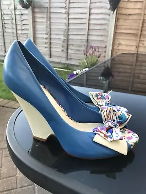 HEAD OVER HEELS LONDON FLORAL BOW FRONT BLOCK COLOUR BLUE WEDGES SZ 39 Uk 6 • £8.99