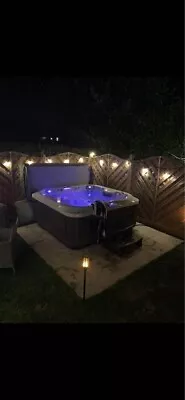 £3300 • Buy 2016 Jacuzzi J335 Hot Tub (BLUETOOTH,HYDROMASSAGE JETS, 4-5 People) BEDFORDSHIRE