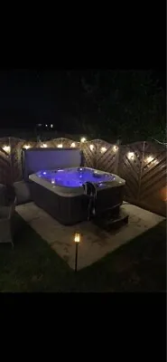 2016 Jacuzzi J335 Hot Tub (BLUETOOTHHYDROMASSAGE JETS 4-5 People) BEDFORDSHIRE • £3300