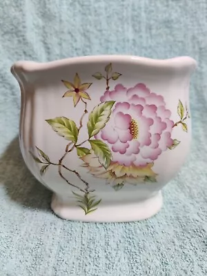 Vintage Royal Victoria  Pottery Staffordshire Wade Planter Pot/vase • £8