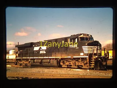 11310 VINTAGE Train Engine Photo 35mm Slide NS 7525 EMD ES44DC MARCH 16 2018 • $9.07