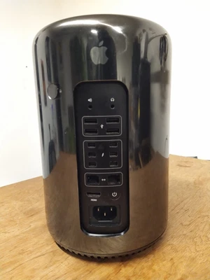 £650 • Buy Apple Mac Pro (late 2013) Desktop A1481 3.5GHz-6 Core 64GB Ram 500GB SSD