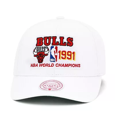 Mitchell & Ness Chicago Bulls NBA Championship Curved Brim Snapback Hat White • $32.90