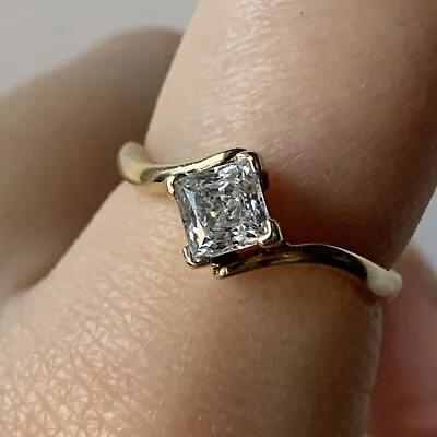 Princess Cut Cubic Zirconia Solitaire Bypass Ring 9ct 9K Yellow Gold - Size P • £120