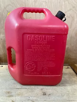 Blitz 6 GALLON 16 OZ VENTED GAS CAN - Sun Faded - Vent Cap Barely Hanging On • $35