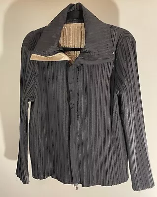 UBU Women’s Black Accordion Pleat Jacket • $19.99