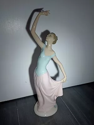 Lladro NAO The Dance Is Over No 1204 In Perfect Condition. • £11.50