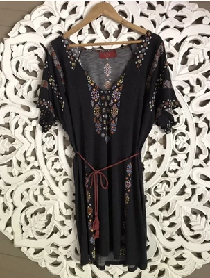 $50 • Buy Tigerlily Boho Shift Dress Size Medium