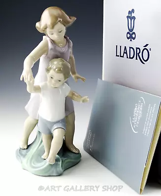 Lladro Figurine LET ME HELP YOU KIDS BROTHER AND SISTER #8214 Mint In Box • $197.10