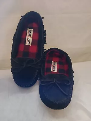 New MINNETONKA  Black LEATHER MOCCASINS SZ 6 Style 40290 Black Red Check Lining • £26.96