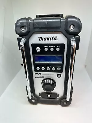 Makita DAB Radio DMR109 With Two Vanon Batteries And Charger • £95