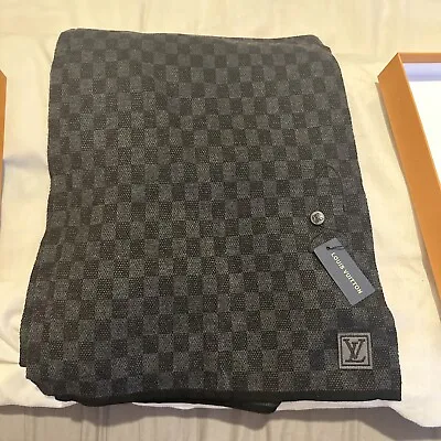 Louis Vuitton LV Scarf Black Men • £190