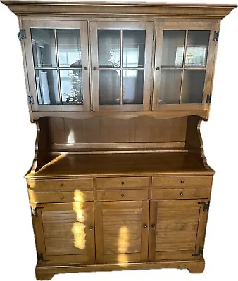 Ethan Allen Heirloom Nutmeg Maple Hutch Made In America - Free Delivery In NYC • $750