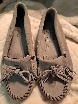 $29.99 • Buy Minnetonka Womens Kilty Size 6.5 Gray Hardsole Suede Moccasins Loafers