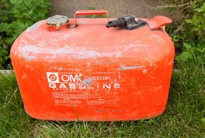OMC Johnson Evenrude 6 Gallon Metal Gas Tank With Conector SOLID  N0 Rust • $43